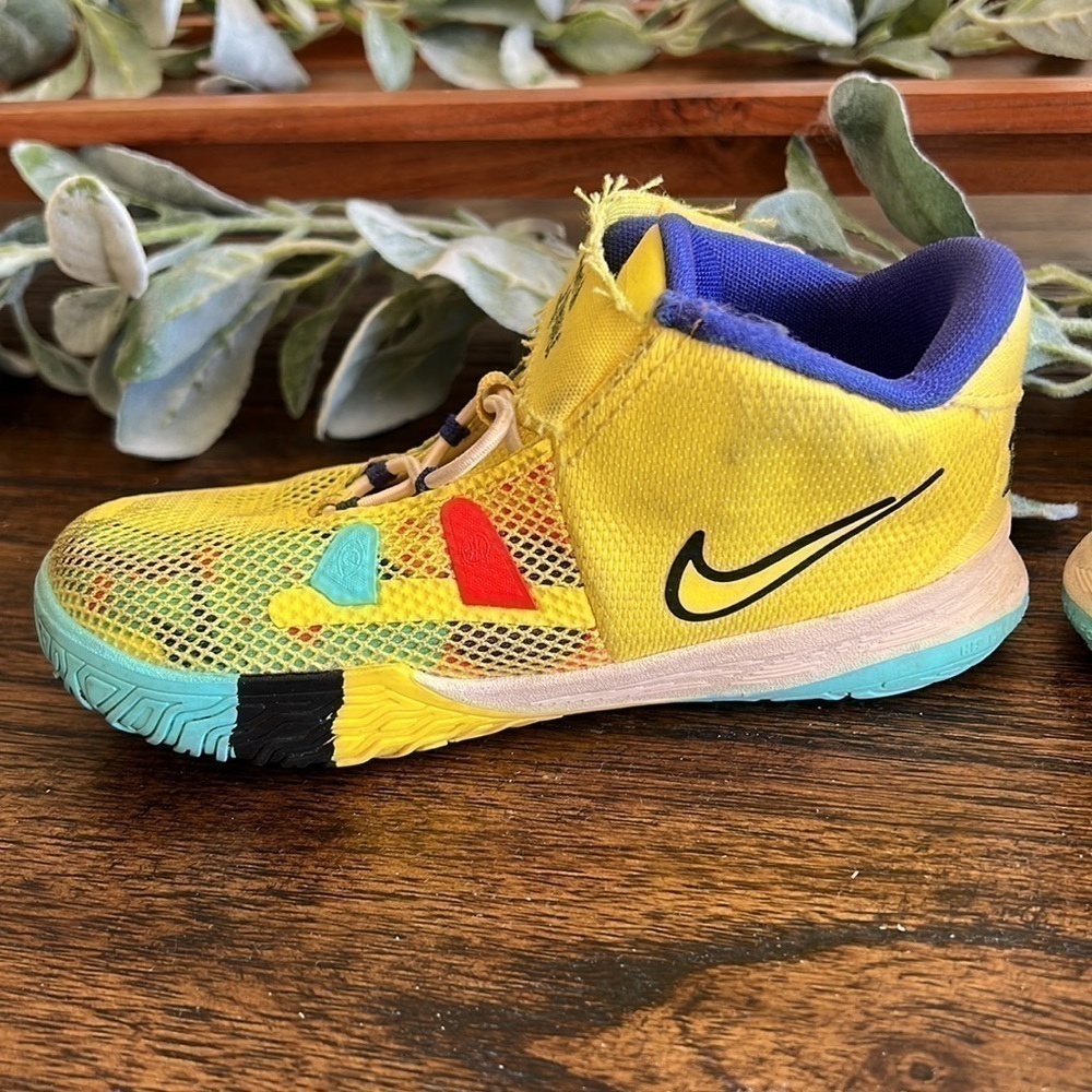 Nike Kyrie 7 "Yellow Strike/Green Abyss/Bright Crimson/Black" Toddler size 10 - Picture 7 of 12